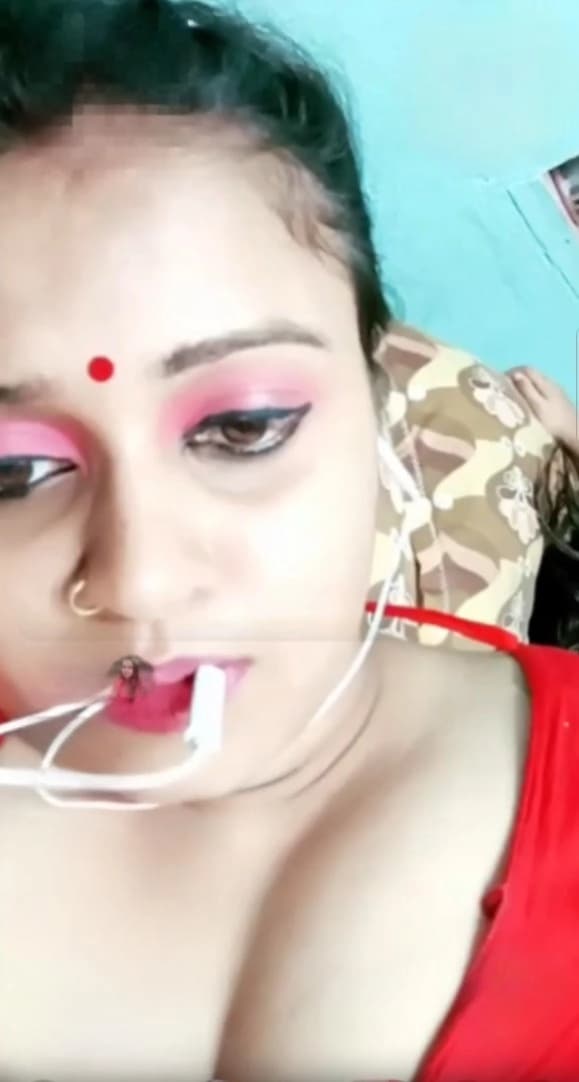 Featured image for Hot Desi Bhabhi Gets Fully Nude, Presses Her Big Boobs And Rubs Her Wet Pussy